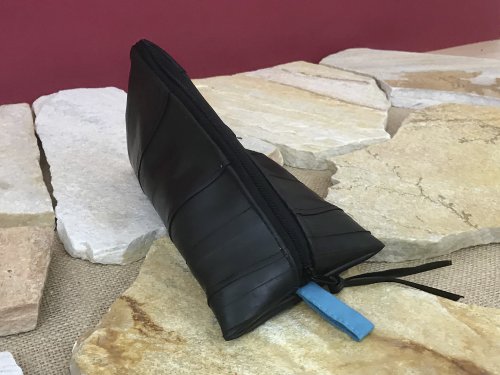 Federmäppchen mit türkisfarbendem Futter aus upcycling Fahrradschlauch